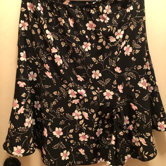 Sag Harbor Dresses & Skirts - 🌺 SaleAdorable skirt. A bit past the kneesPetite